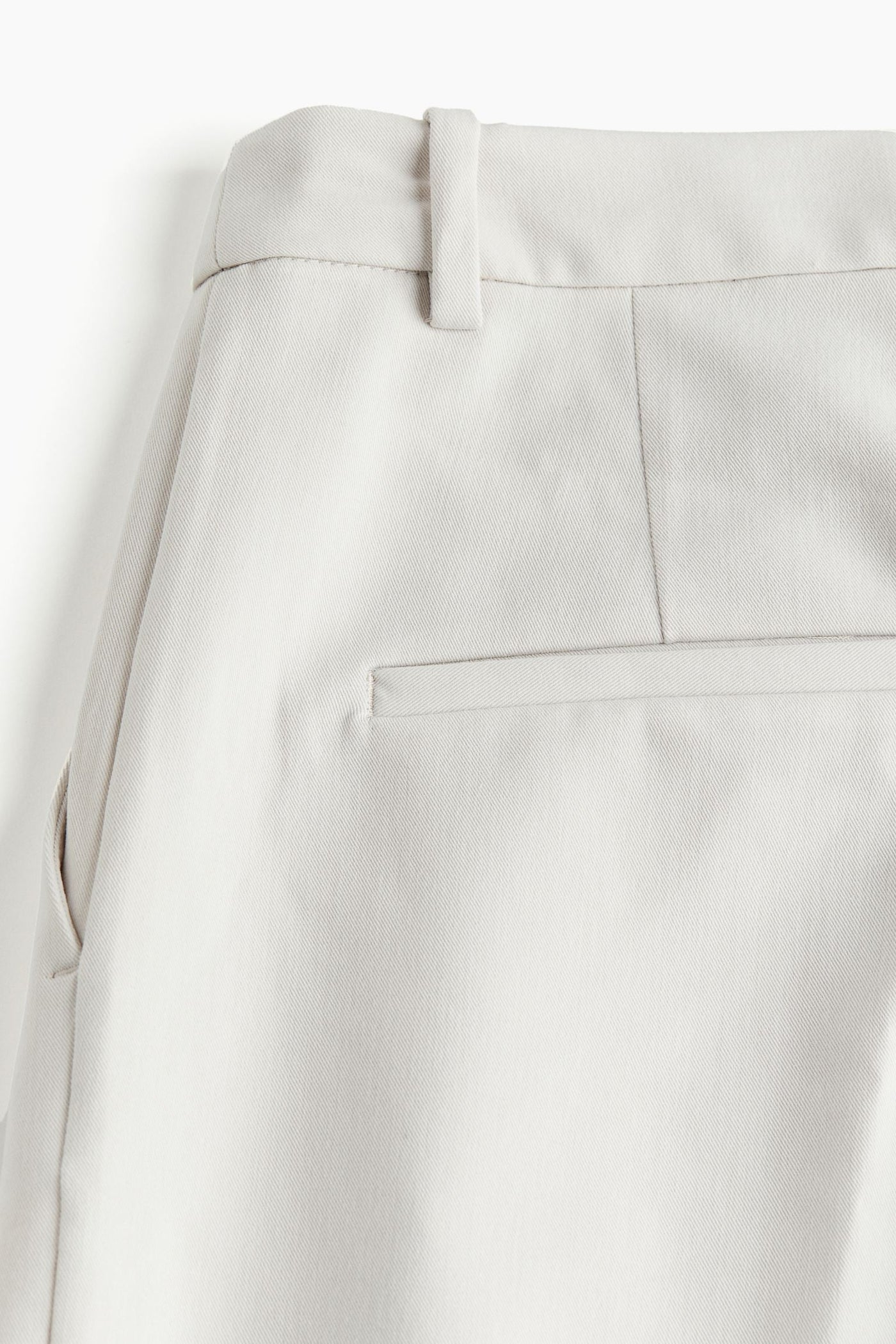Weite Damenhose mit Bundfalten und geradem Schnitt