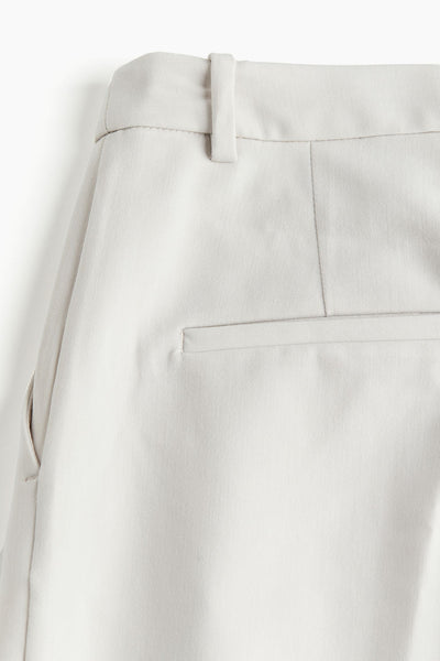 Weite Damenhose mit Bundfalten und geradem Schnitt
