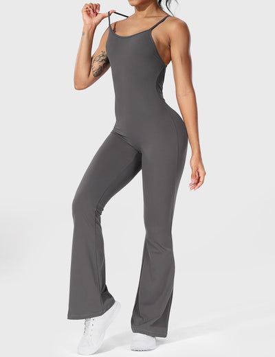 Serafina | Backless Flare Jumpsuit mit verstellbaren Trägern